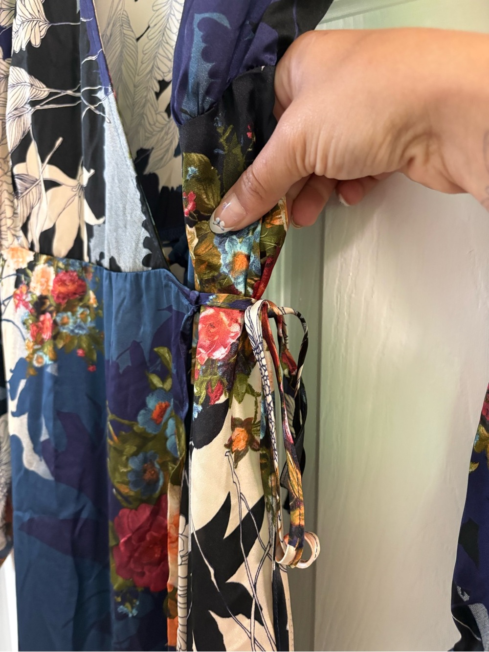 Lulu's Floral Dress: Put on a smile - Picture 4 of 8